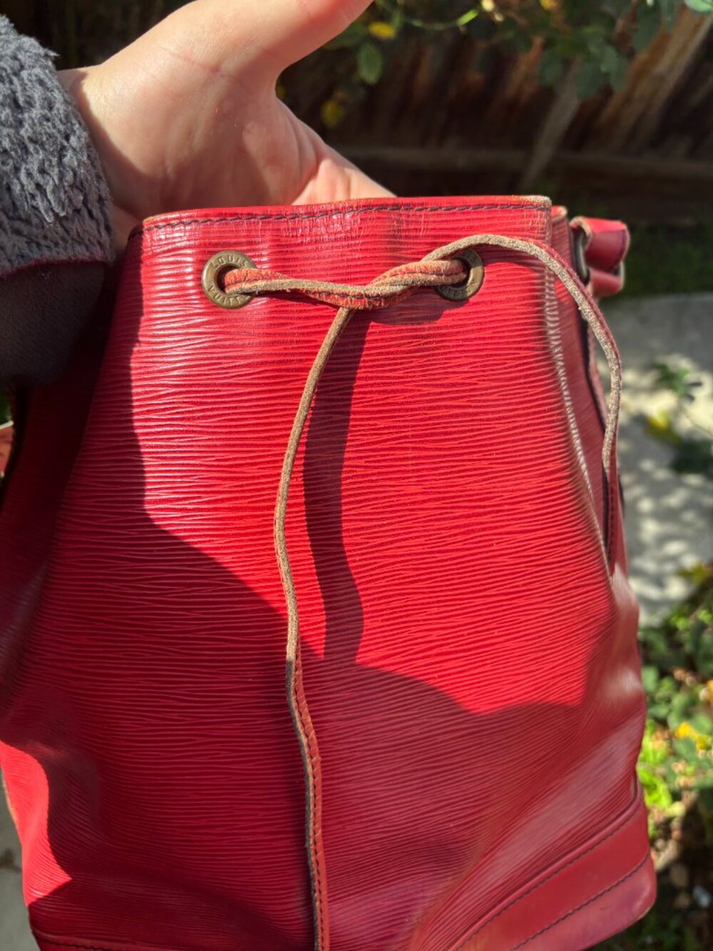 Authentic Louis Vuitton Red Neo Shoulder EPI RED - Picture 11 of 16